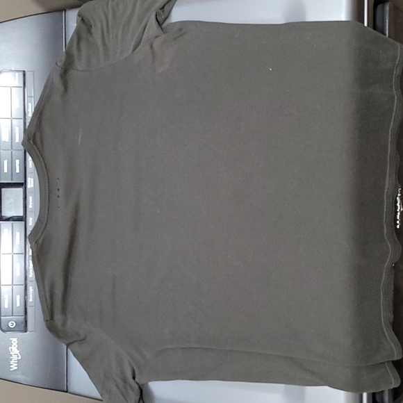 Under Armour Shirt - Picture 2 of 3